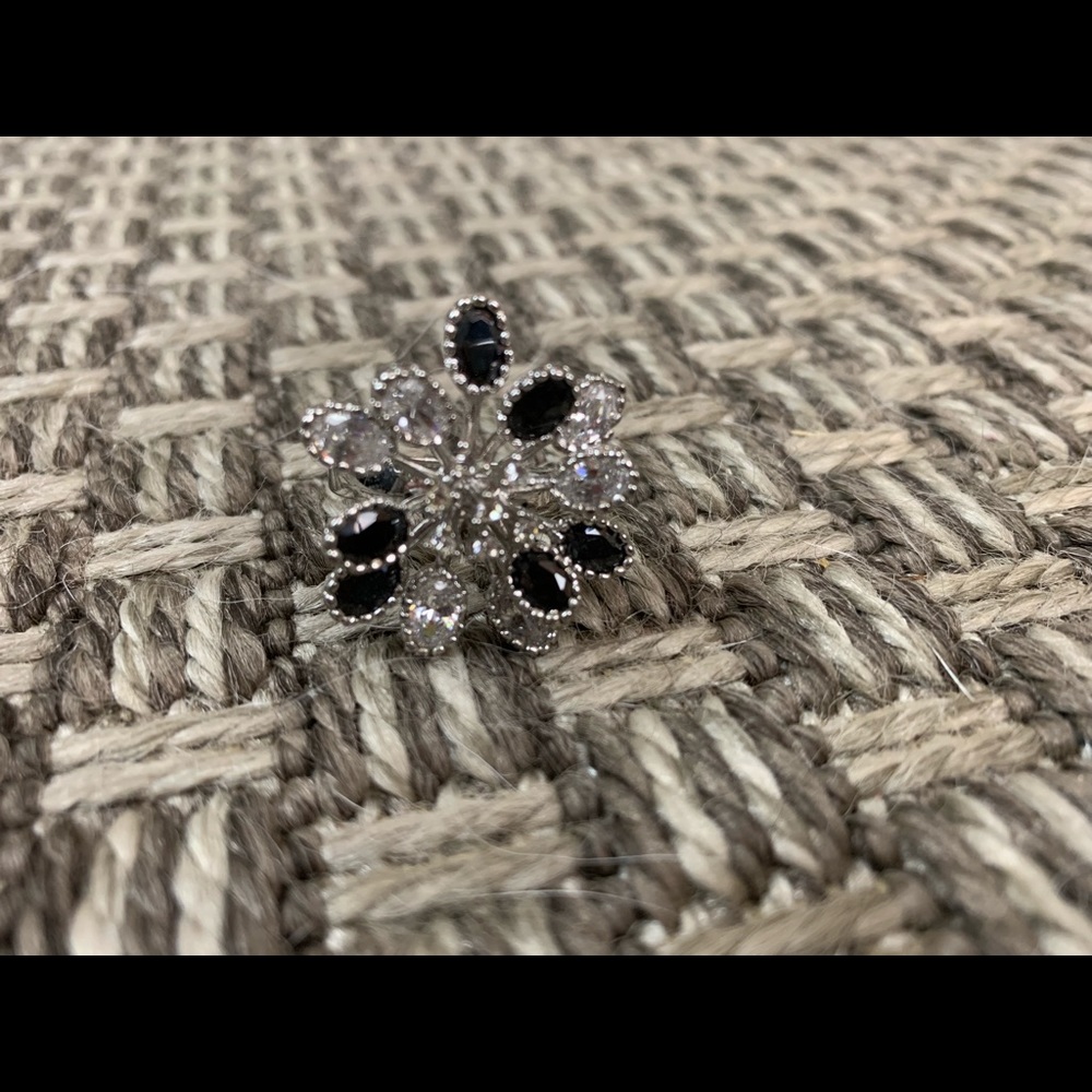 Ring - Picture 2 of 2